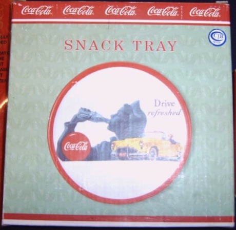 7414-1 € 11,00  coca cola snacktray rond aardewerk € 11,00.jpeg